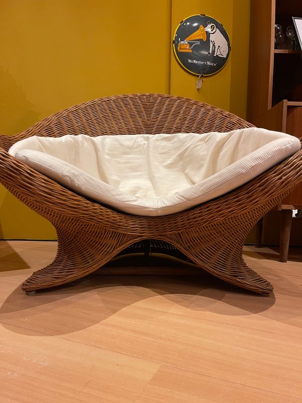 Set van 3 gevlochten rieten stoelen met kussens, prijs per stuk