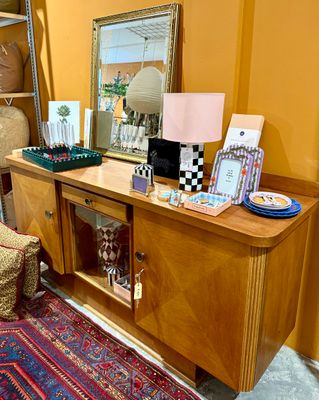 Vintage houten cabinet / dressoir / lowboard met glazen display midden schuif deuren