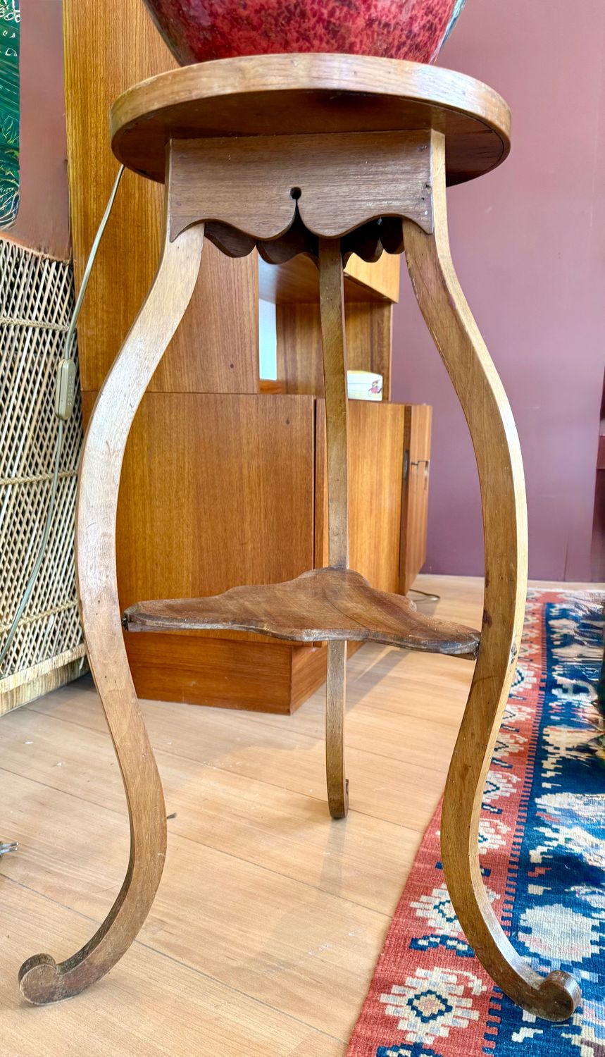 Houten lampen/plantentafel met onderplateau