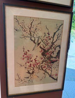 Japans schilderij met vogels en bloesem