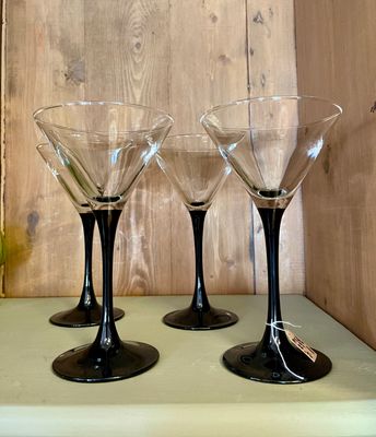 Martini glazen met zwarte voet
