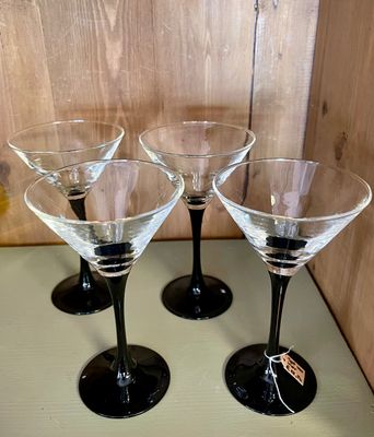 Martini glazen met zwarte voet