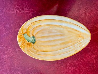 Geel plat schaaltje paprika