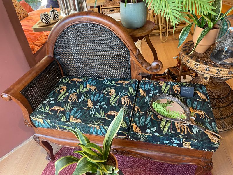Houten halbankje met luipaard-en botanische print