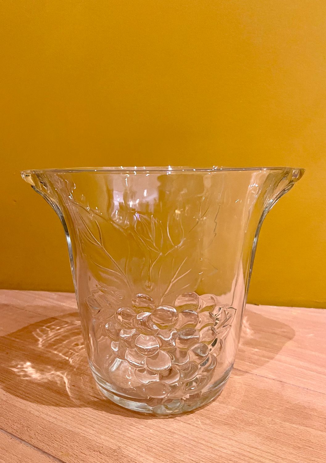 Wijnkoeler glas met relief druiven