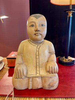 Beeldje van hout buddha