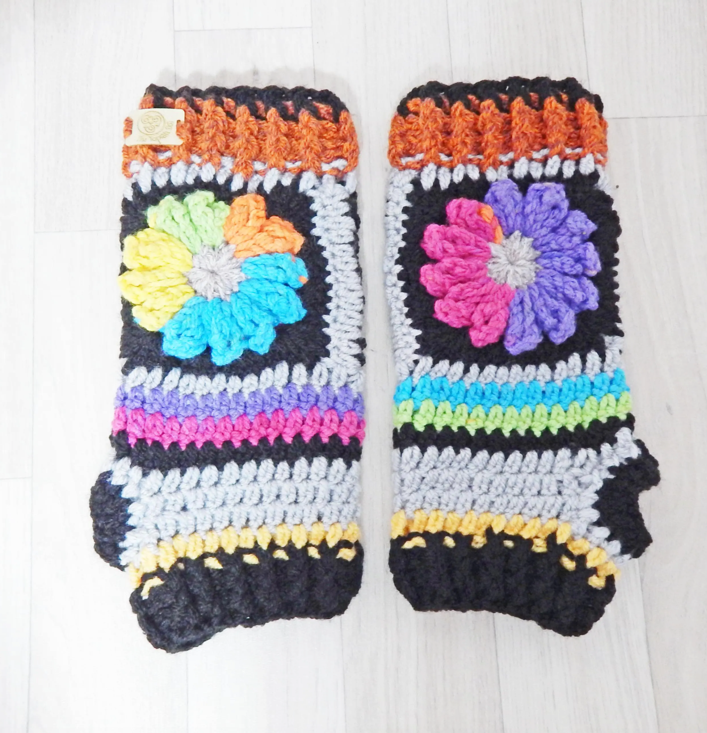 Crochet Flower Gloves