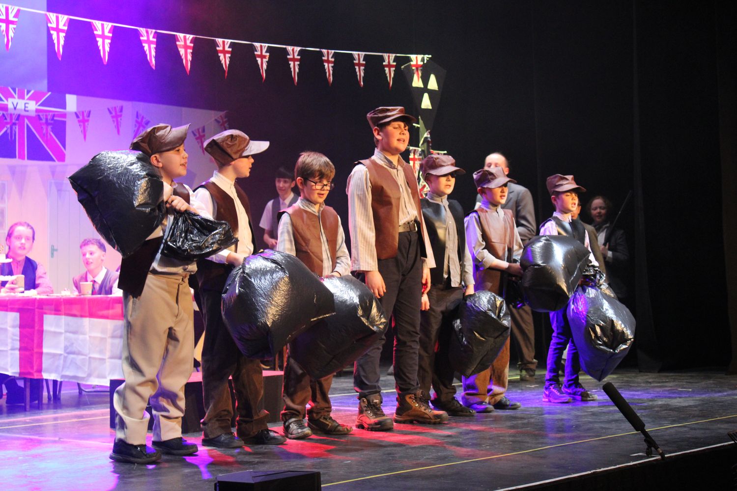 A bit of a knees Up 5735