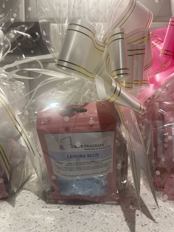 25 bags of Women&#39;s perfumes scents (Random)