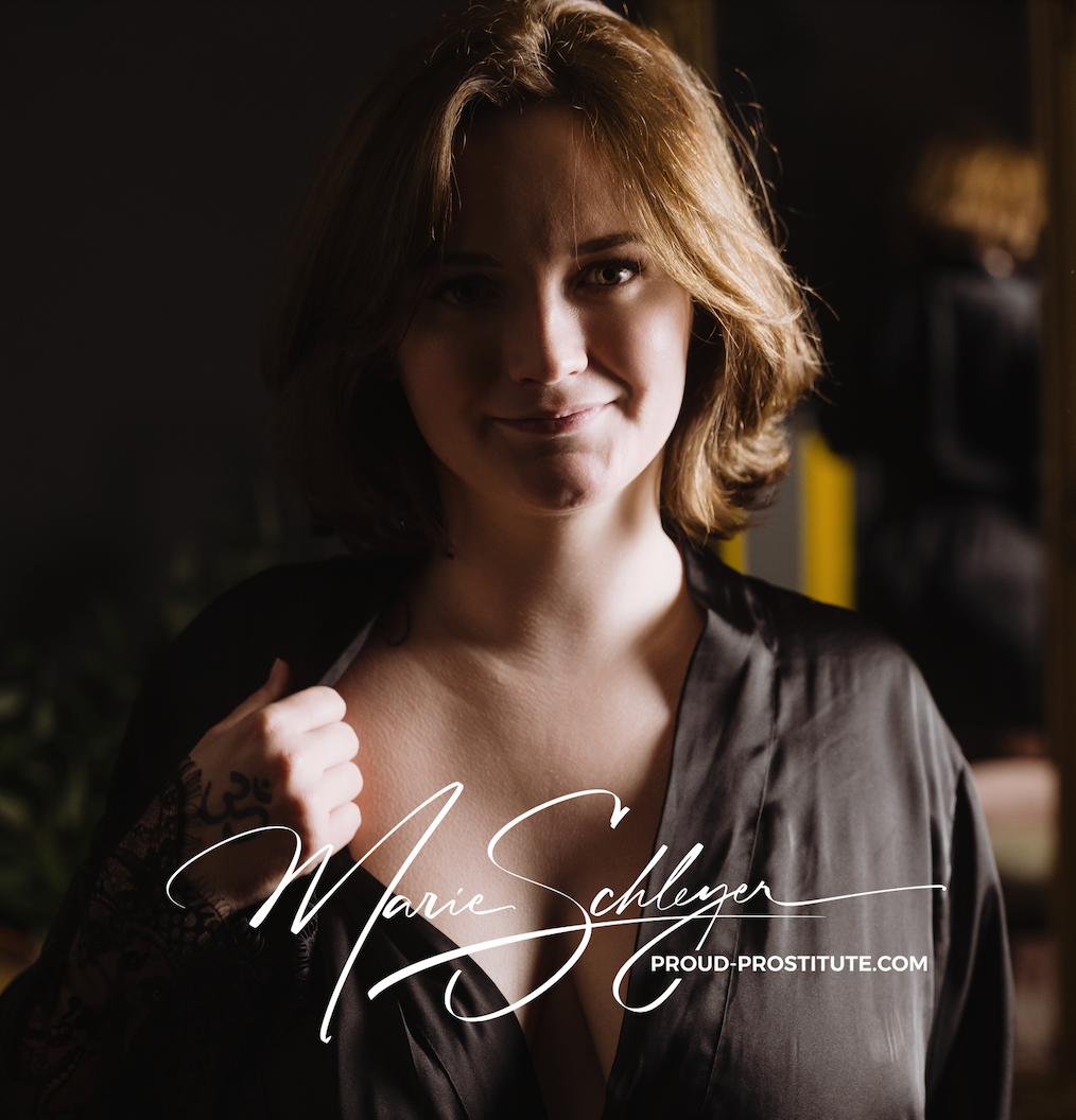 Escort Service Marie Schleyer Lustmomente in schwarzer Seide Video