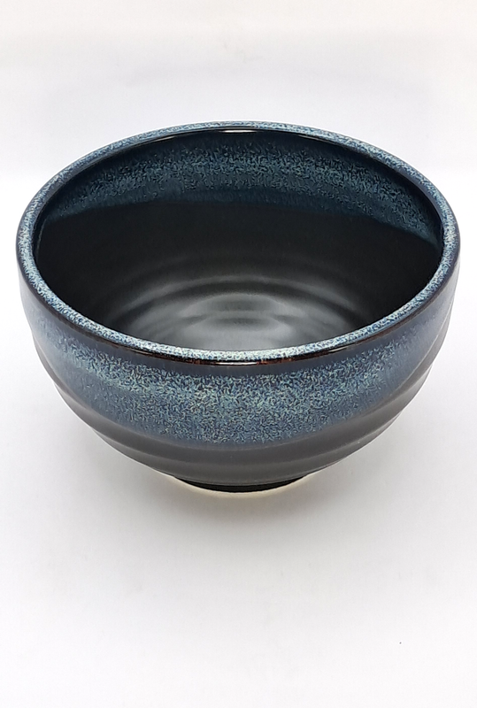 Informelle Matcha-Schale anthrazit blau wolkig Informelle Matcha-Schale anthrazit blau wolkig