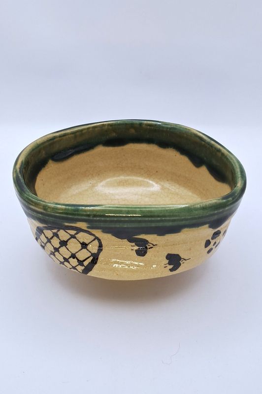 Oribe Matcha-Schale mit zwei Tropfen Oribe Matcha-Schale mit zwei Tropfen