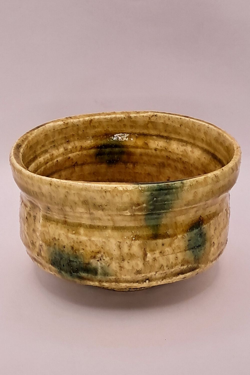 Matcha-Schale Setogelb mit grünen Tupfen