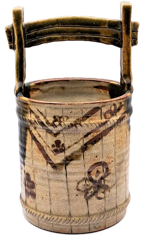 Oribe-Vase in Form eines Wassereimers Oribe-Vase in Form eines Wassereimers
