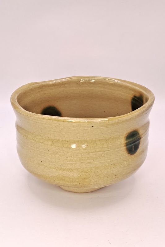 Matcha-Schale Kiseto mit grünen Punkten