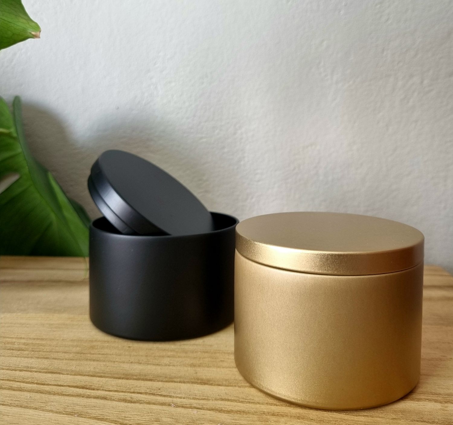 Golden/ Black Tin