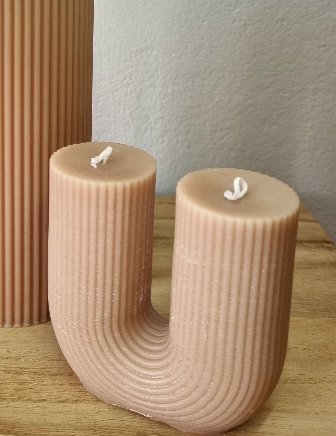 Ribbed U-shape Pillar