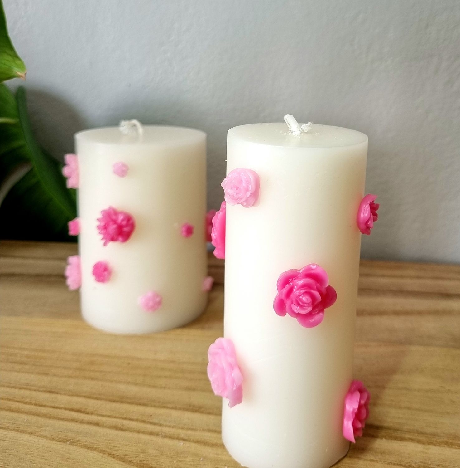 Roses or Daisies Pillar