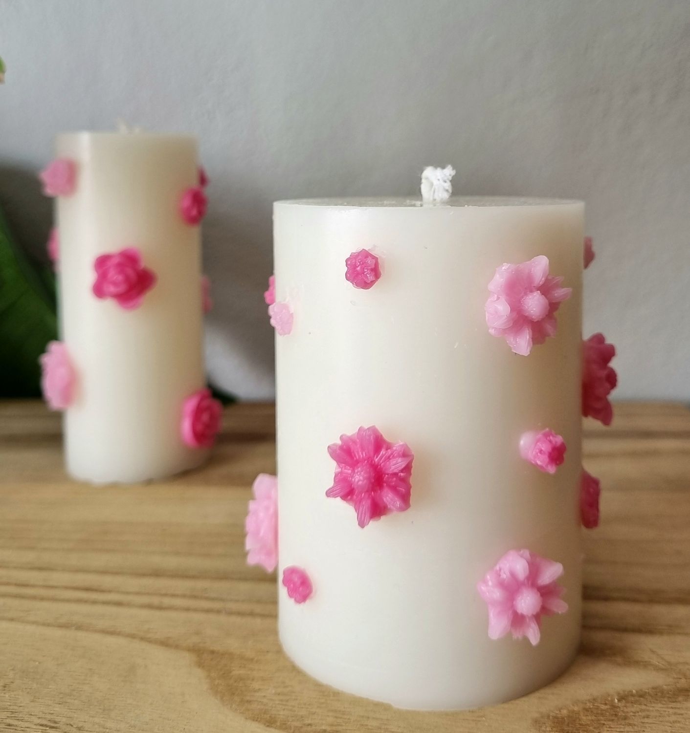 Roses or Daisies Pillar- 7cm by 10cm Unscented