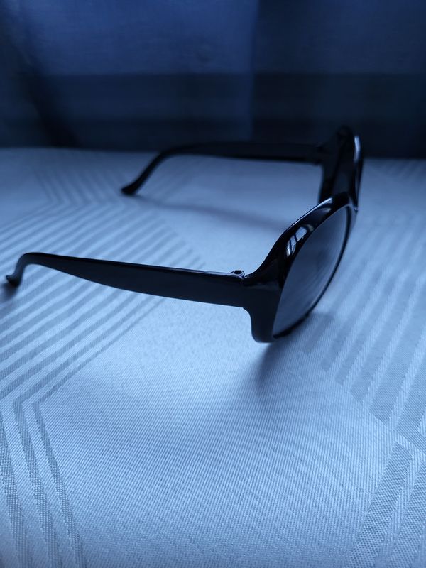 LUNETTES DE SOLEIL POLARISEES POUR FEMME COULEUR NOIR VOIR LA VIE PROTEGE, PLUS QUE 1 PAIRE EN STOCK !
