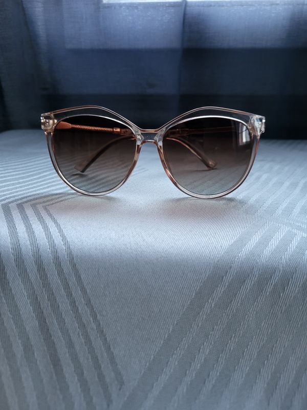 LUNETTES DE SOLEIL POLARISEES POUR FEMME COULEUR ROSE STYLE ELEGANT VOIR LA VIE EN MODE STAR, PLUS QUE 1 PAIRE EN STOCK !
