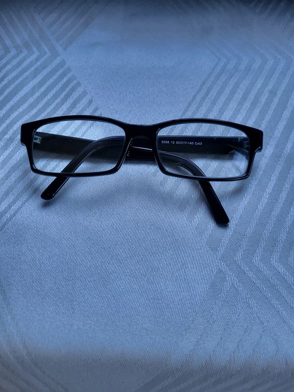 LUNETTES CLASSIQUES SANS CORRECTION POUR FEMMES AVEC CADRE NOIR TRANSPARENT : Élégance et confort au rendez-vous avec un STYLE ÉPURÉ, 1 PAIRE EN STOCK !