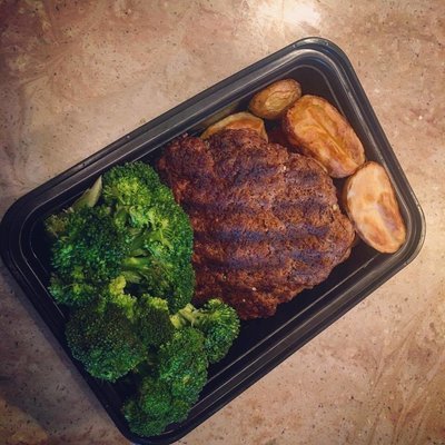 6oz Beef Burger,6oz Potatoes with Veggies