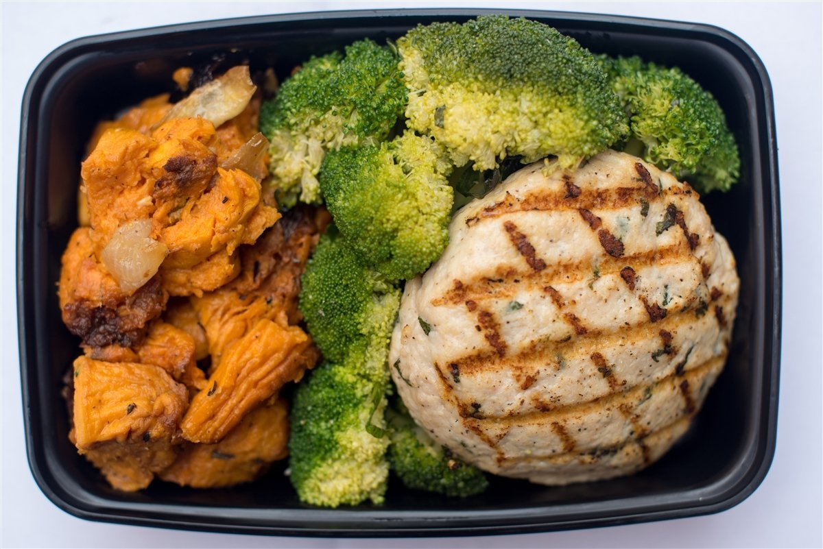 6oz Chicken Burger, 4oz Potatoes and Veggies