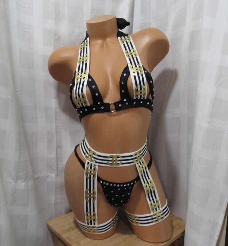 CHANEL BLACK AND WHITE GOLD C DESIGN