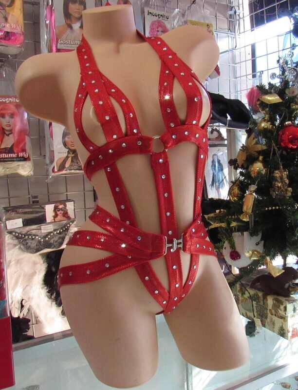 RED CAGE   DESIGN