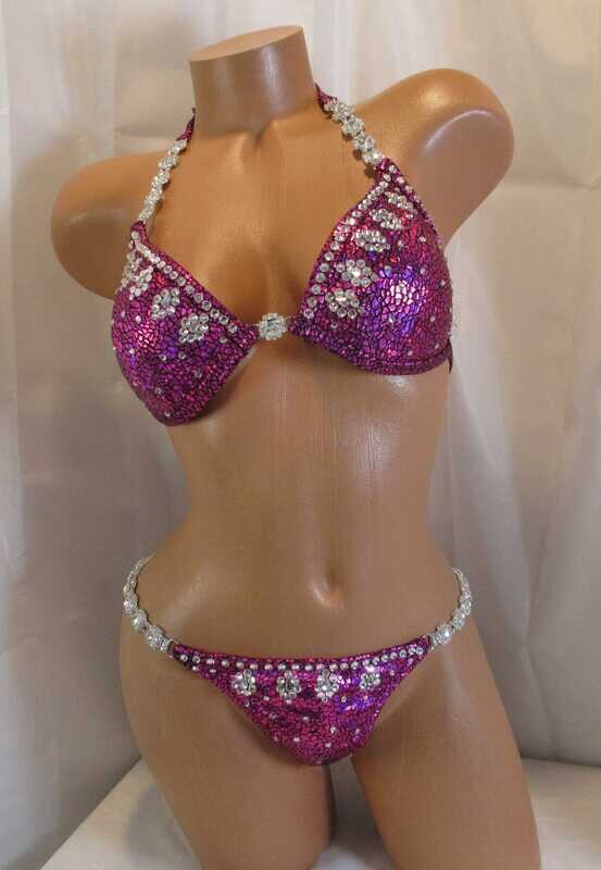 COMPETITION BIKINI