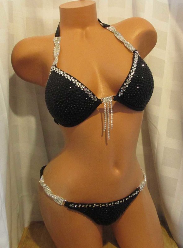 COMPETITION BIKINI