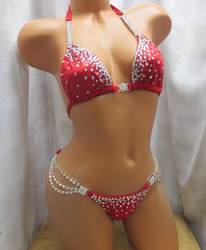 COMPETITION BIKINI