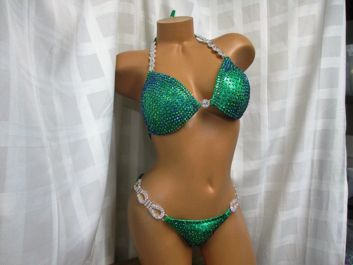 COMPETITION BIKINI