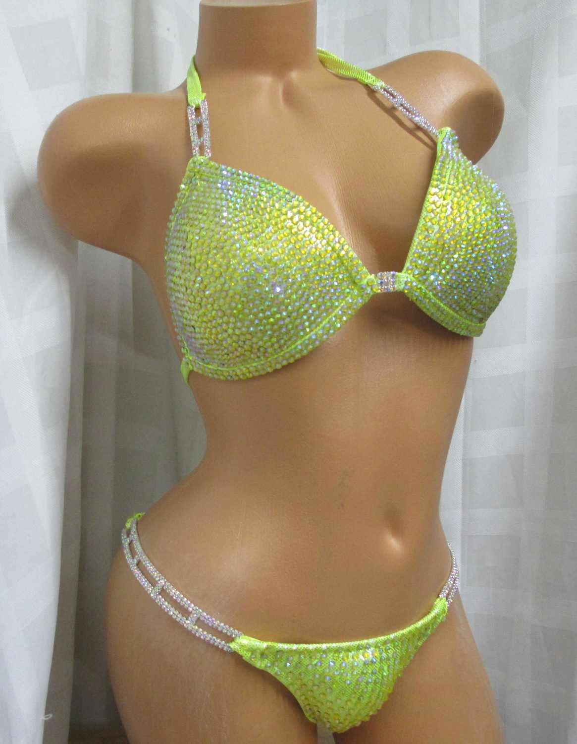 COMPETITION BIKINI