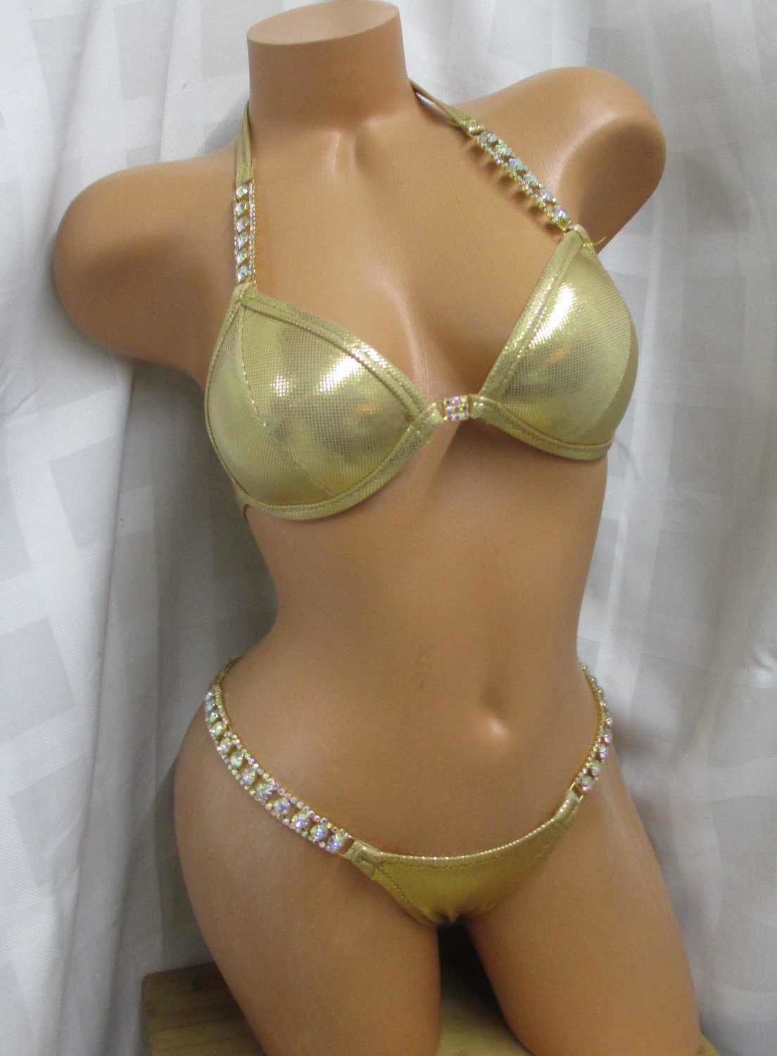 COMPETITION BIKINI