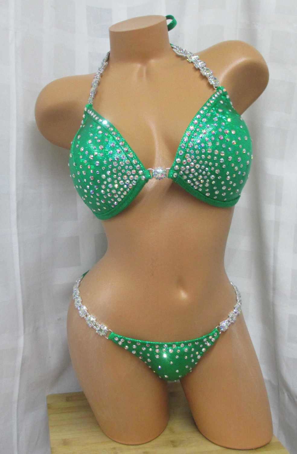 COMPETITION BIKINI