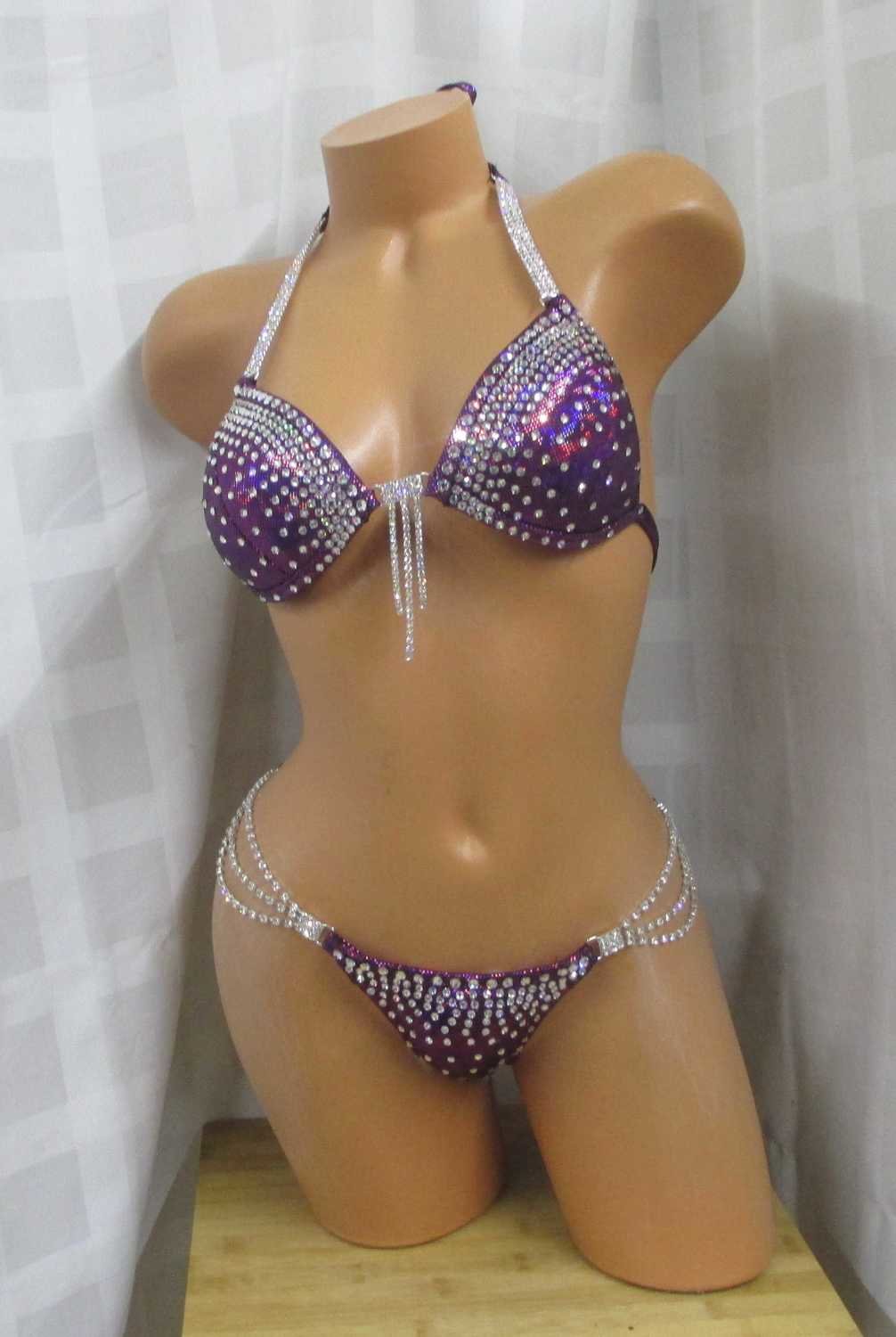 COMPETITION BIKINI