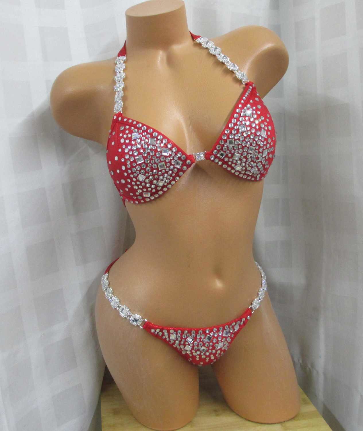 COMPETITION BIKINI