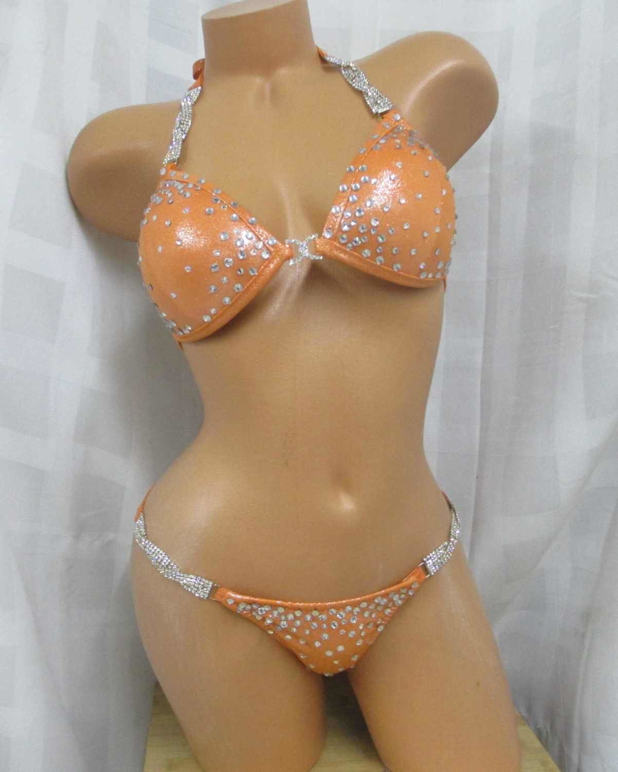 COMPETITION BIKINI