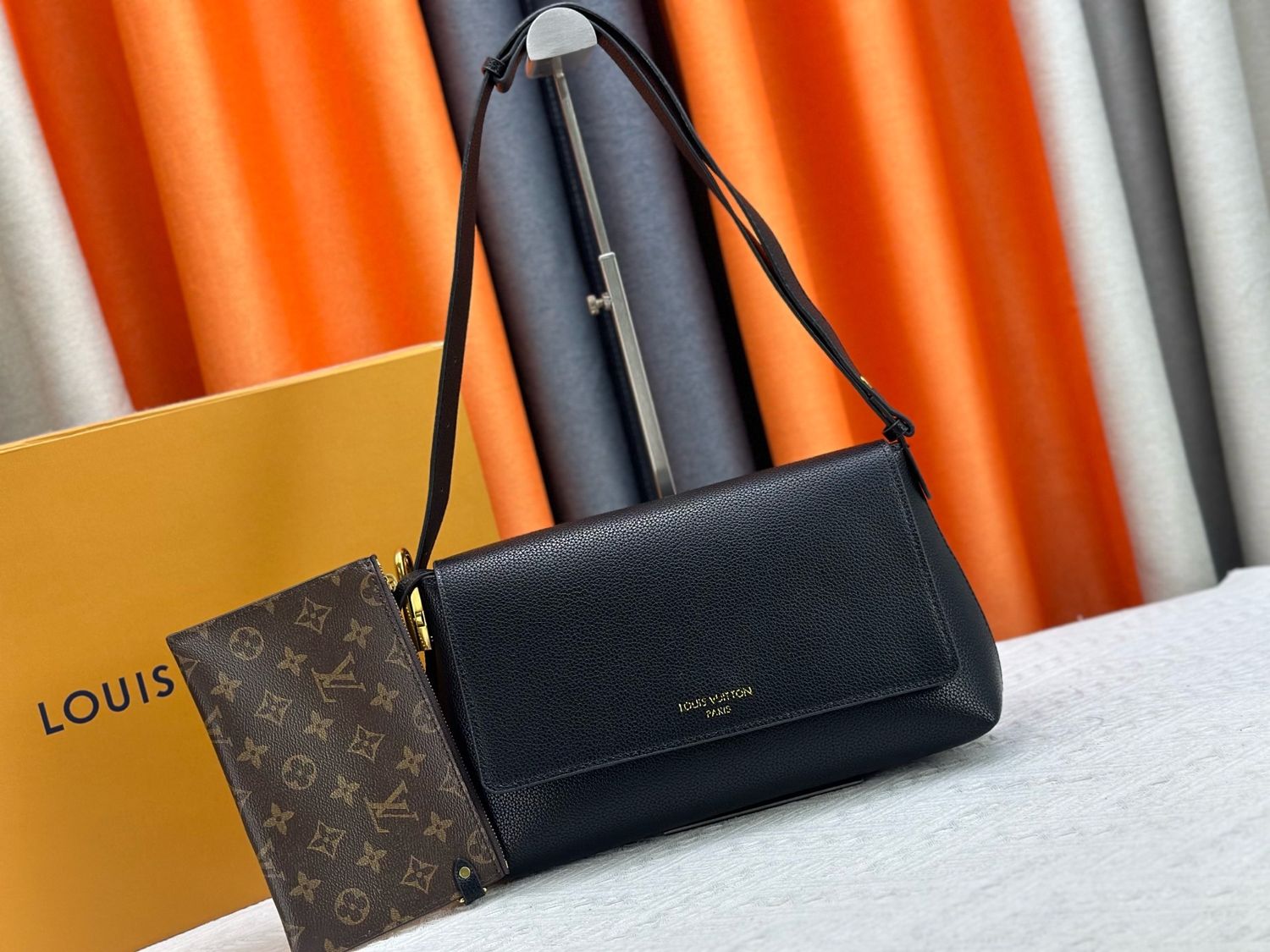 Louis Vuitton low key messenger women bag ODSA10