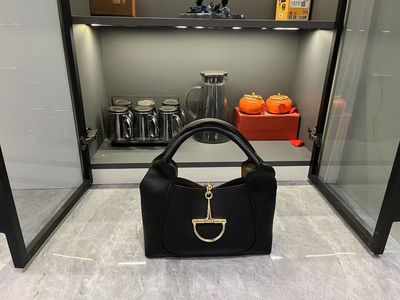 Gucci emblem women bag GHRA12