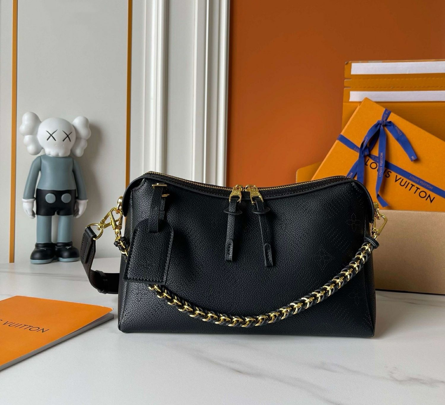 Louis Vuitton mahina hand it all women bag ODSD15