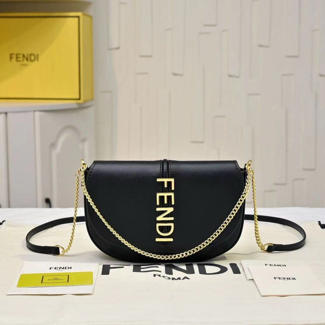 Fendi Bag — FIZH01 Gold Chain Leather Shoulder Bag