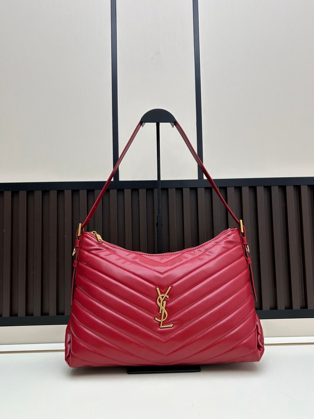 Yves Saint Laurent textured lambskin bag REUA01