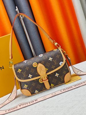 Louis Vuitton diane monogram women crossbody bag ODTD02