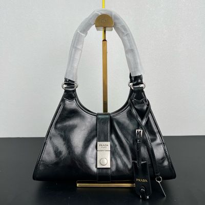 Sac à épaule moyen pour femme Prada Soft Lux Leather PTRG01