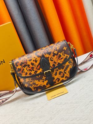 Louis Vuitton Diane crossbody bag ODTH03