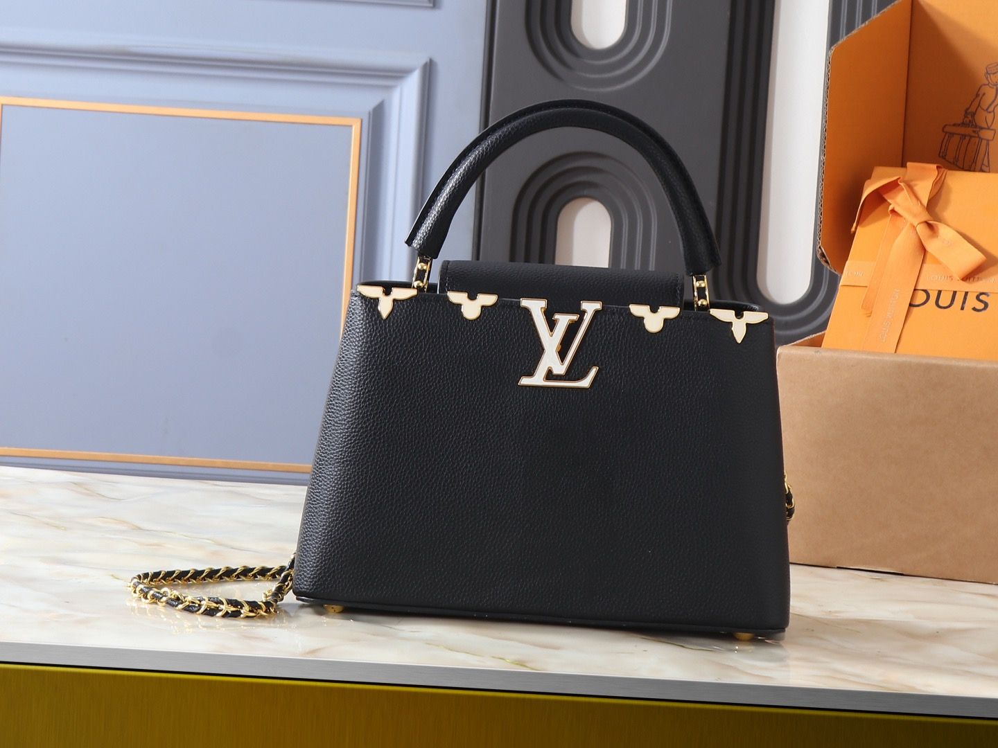 Louis Vuitton Capucines crossbody bag ODTH10