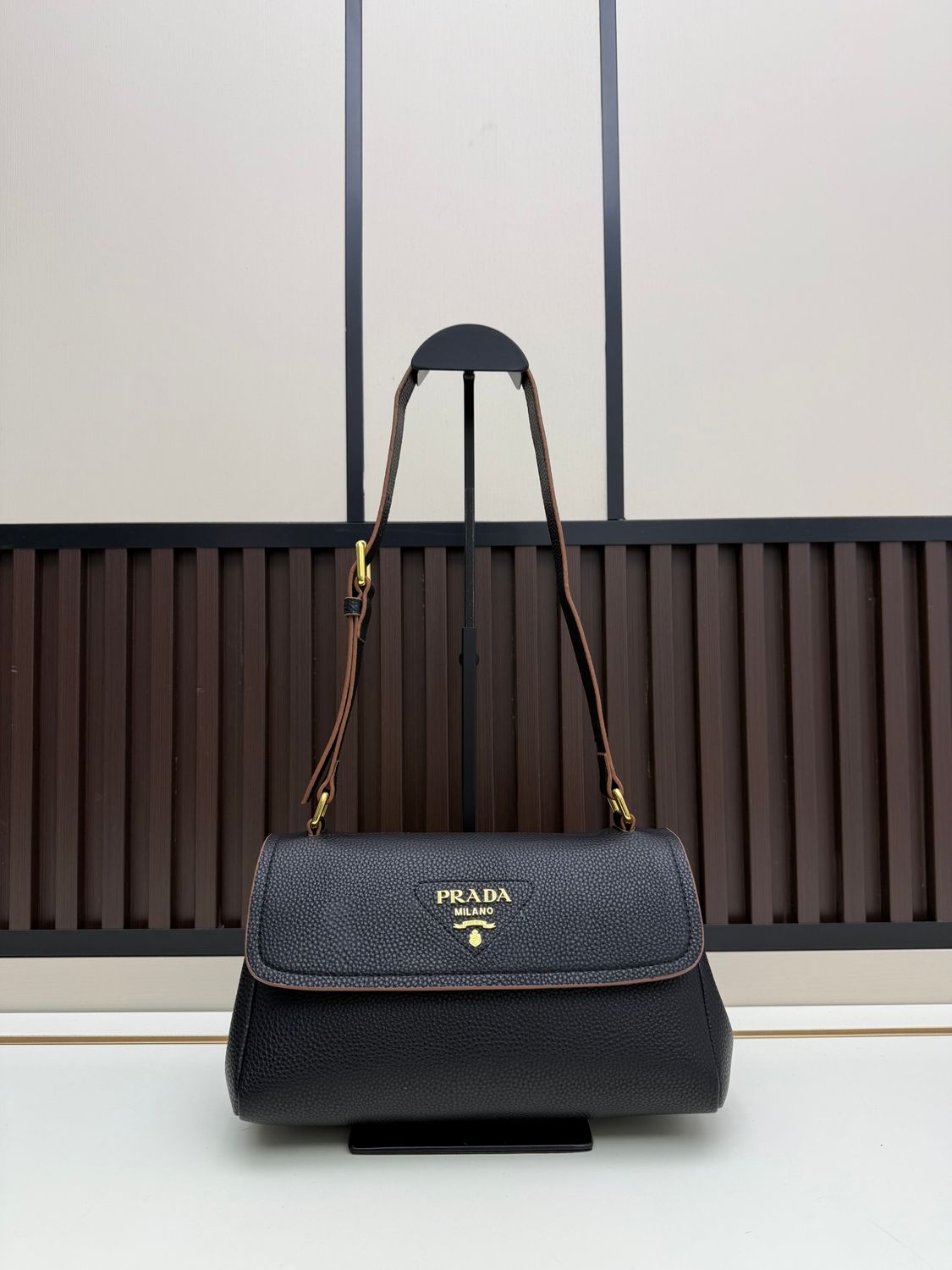 Prada Vitello Daino shoulder bag PTRJ03